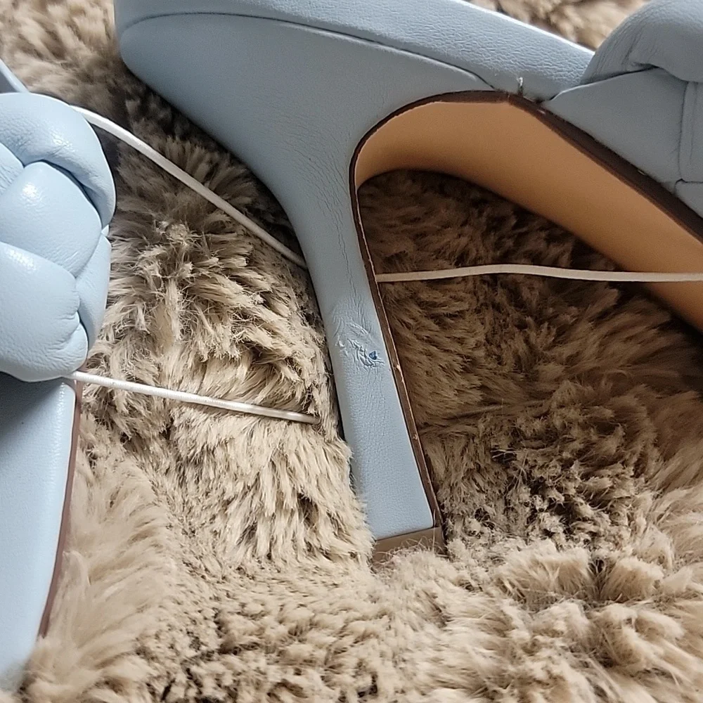 Heels - Picture 3 of 3